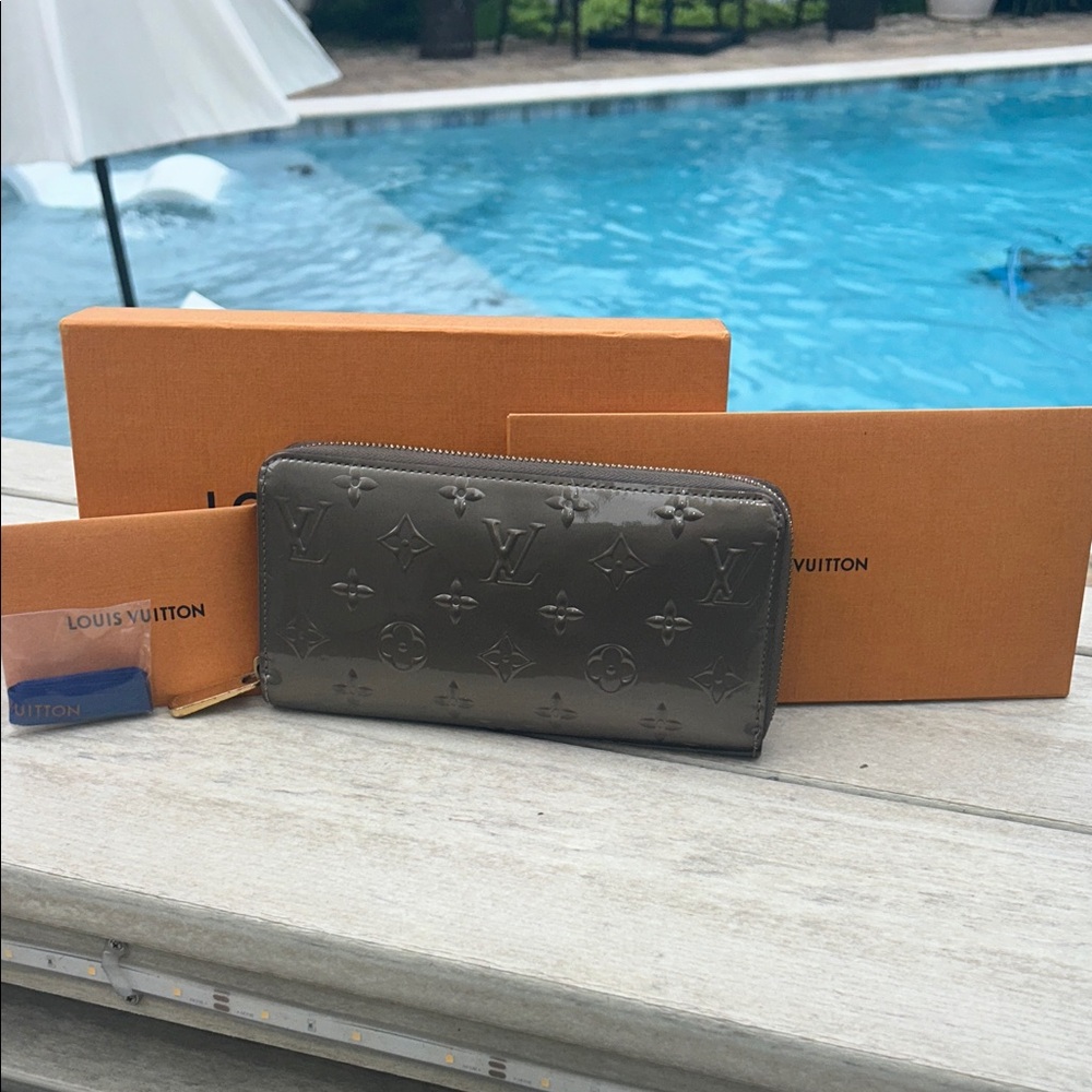 Louis Vuitton FULL INCLUSION Charcoal Monogram Zippy Wallet